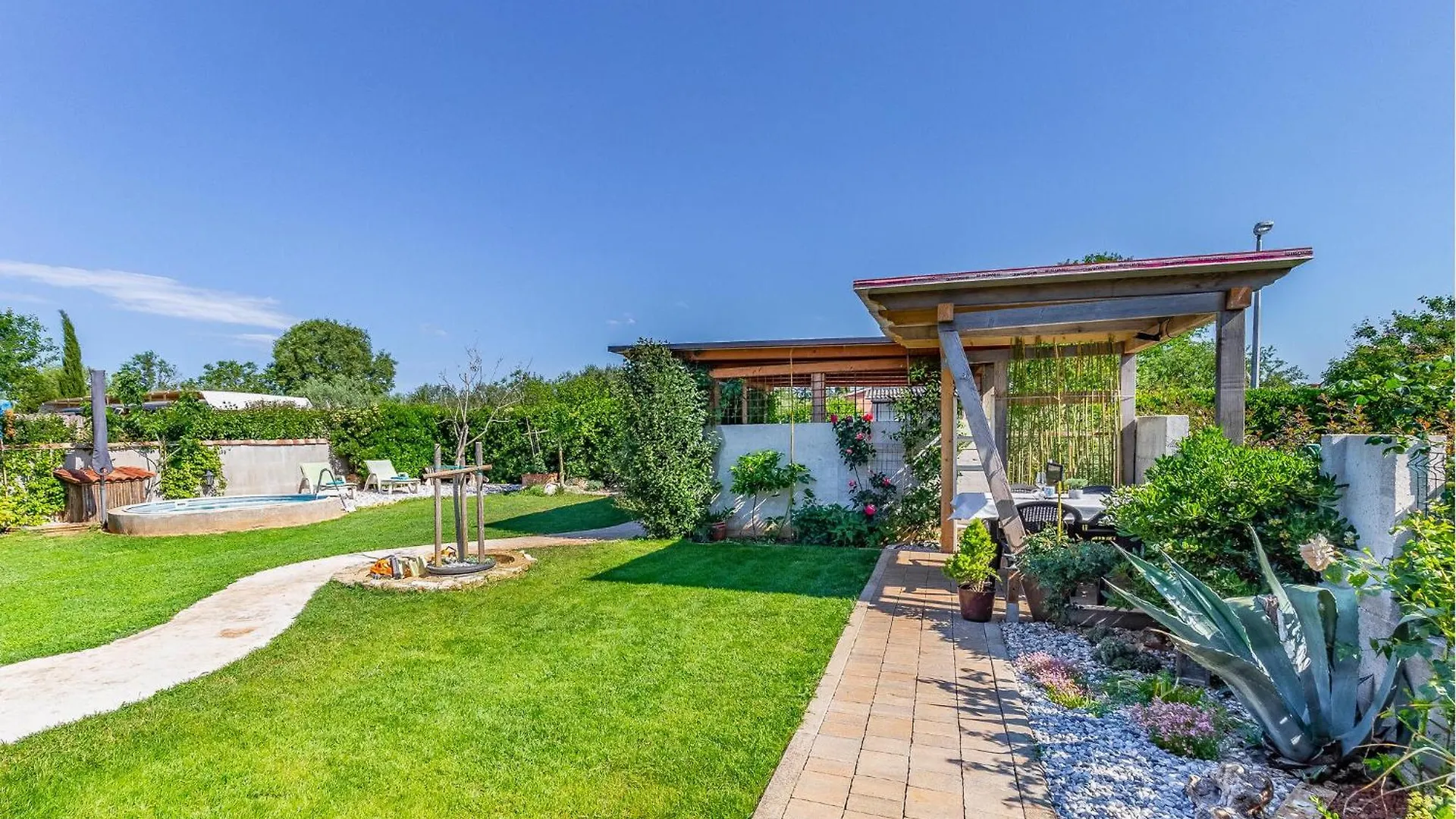 Beautiful Home In Skatari With Kitchen Pola Casa vacanze