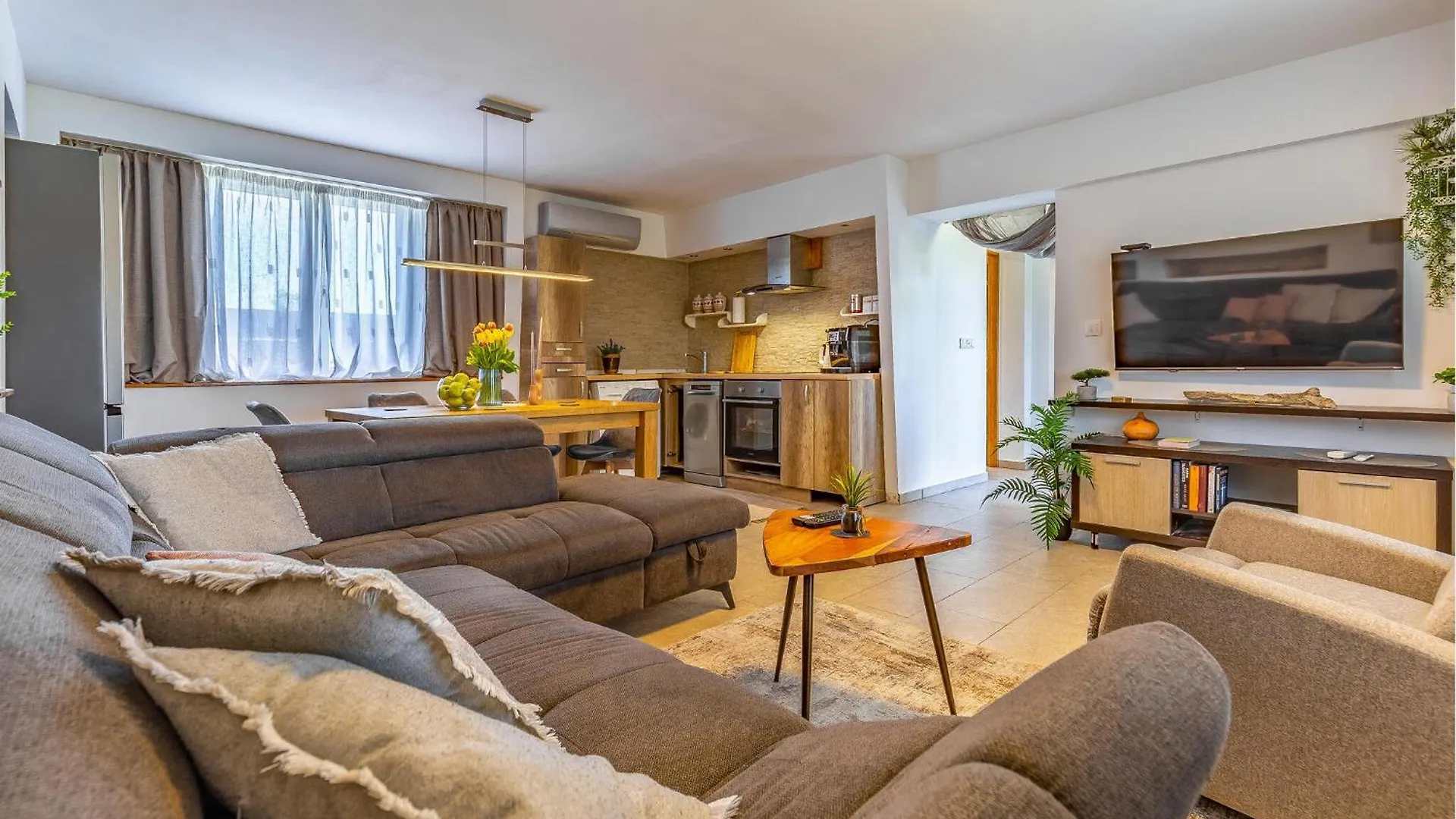 Beautiful Home In Skatari With Kitchen Pula