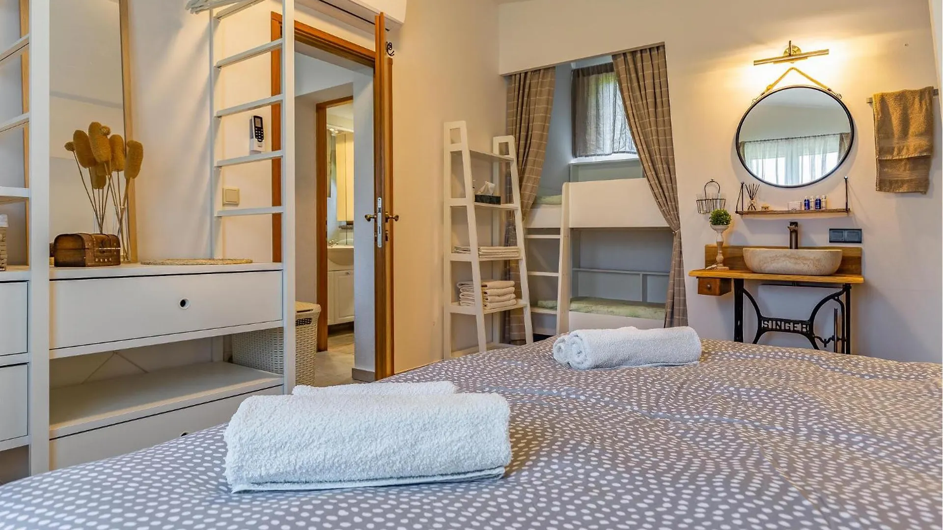 Holiday home Beautiful Home In Skatari With Kitchen Pula