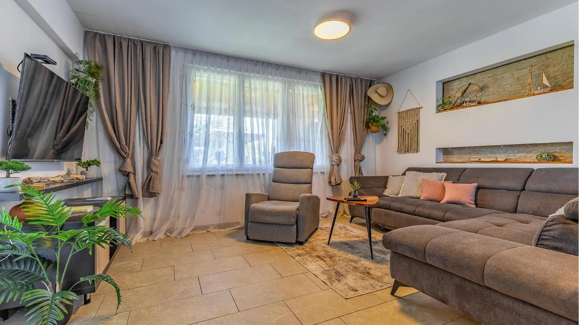 Beautiful Home In Skatari With Kitchen Pula Holiday home
