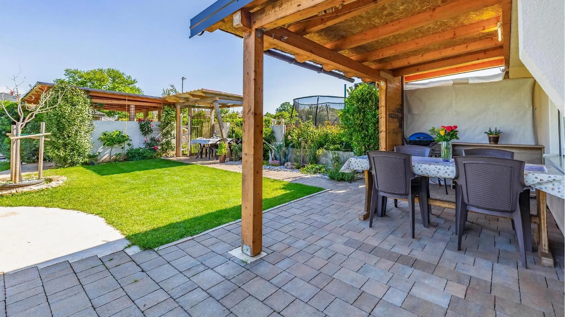 Beautiful Home In Skatari With Kitchen Pula Holiday home